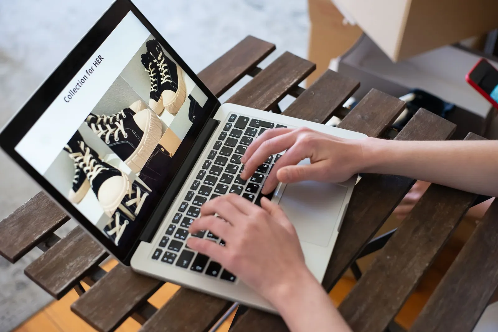 Ecommerce SEO services: optimising an online store product catalogue on a laptop