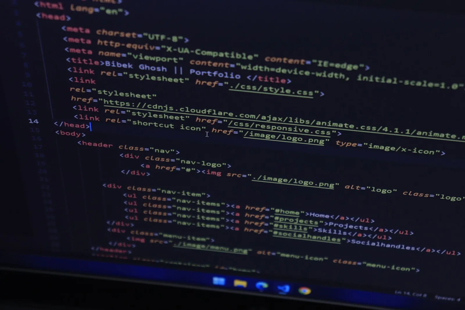 WordPress-এ কাজ চলছে এমন একটা ওয়ার্কস্পেস — থিম, প্লাগইন আর পেজ লেআউট নিয়ে কাজ
